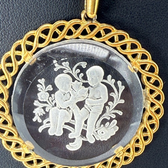 Vintage Trifari Goldtone Zodiac Gemini Pendant Statement Necklace Lux Chain - Picture 12 of 13